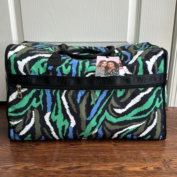 DVF TRAVEL BUNDLE - Picture 2 of 4